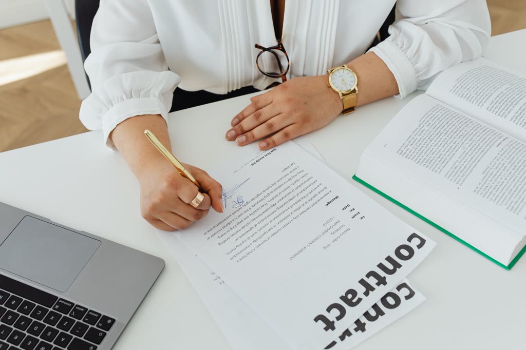 Signing a financing contract